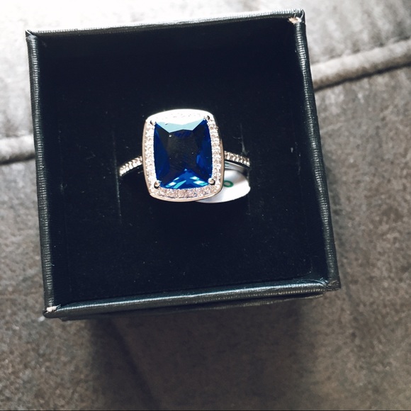 Blue Cobalt / White Topaz Ring - Picture 4 of 6